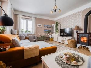 Prodej obchodního prostoru, Suchdol nad Lužnicí, Pražská, 180 m2