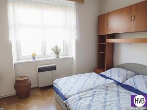 Pronájem bytu 2+kk, Praha, U křížku, 45 m2