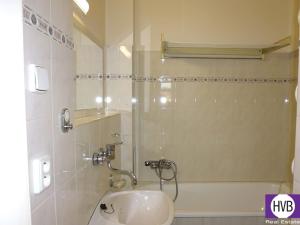 Pronájem bytu 2+kk, Praha, U křížku, 45 m2