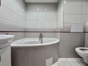 Pronájem bytu 3+1, Praha - Letňany, Kuželova, 78 m2