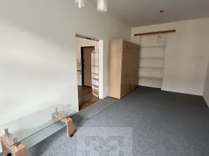 Pronájem bytu 2+kk, Praha - Malá Strana, Petřínská, 38 m2