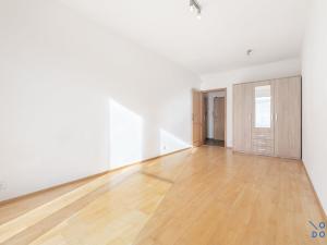 Pronájem bytu 2+kk, Praha, Zubrnická, 56 m2