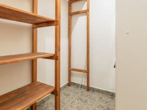 Pronájem bytu 2+kk, Praha, Zubrnická, 56 m2