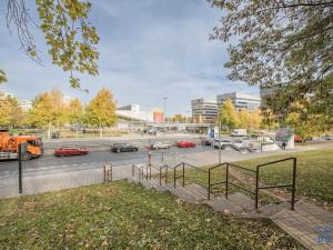 Pronájem bytu 2+kk, Praha, Zubrnická, 56 m2