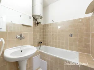 Pronájem bytu 1+kk, Praha - Podolí, Doudova, 33 m2