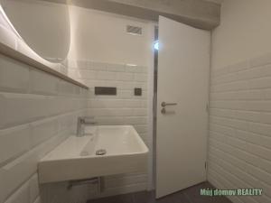 Pronájem bytu 3+kk, Praha - Vysočany, Kolbenova, 66 m2