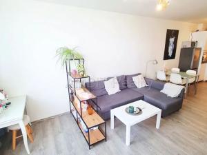 Pronájem bytu 2+kk, Praha - Hlubočepy, Voskovcova, 42 m2