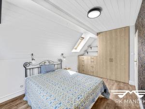 Prodej rodinného domu, Mníšek pod Brdy, U nádraží, 164 m2