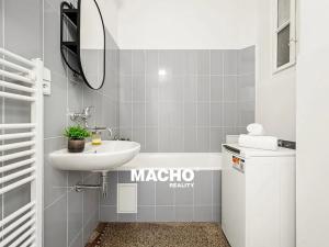 Pronájem bytu 1+kk, Praha - Vinohrady, Hradešínská, 37 m2