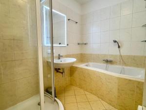 Pronájem bytu 2+kk, Praha - Hlubočepy, Štěpařská, 60 m2