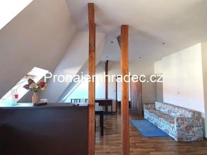 Pronájem bytu 2+kk, Hradec Králové, Okružní, 62 m2