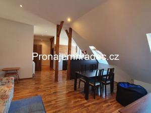 Pronájem bytu 2+kk, Hradec Králové, Okružní, 62 m2