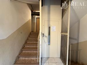 Pronájem bytu 1+1, Chomutov, Březenecká, 38 m2