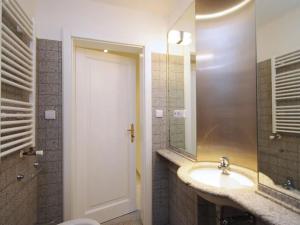 Pronájem bytu 3+1, Praha - Malá Strana, Hroznová, 73 m2