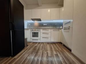 Pronájem bytu 2+kk, Hradec Králové, Střelecká, 65 m2