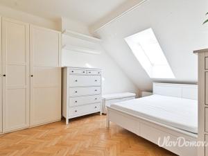 Pronájem bytu 1+kk, Praha - Vinohrady, V Horní Stromce, 42 m2
