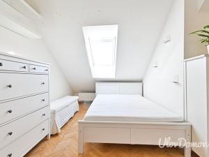 Pronájem bytu 1+kk, Praha - Vinohrady, V Horní Stromce, 42 m2