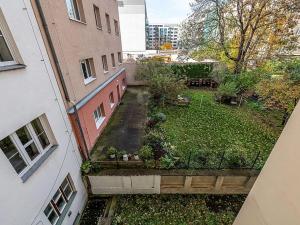 Pronájem bytu 1+1, Praha - Holešovice, Komunardů, 48 m2