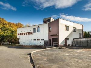 Prodej obchodního prostoru, Kolín, Sladkovského, 1465 m2