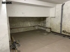 Pronájem skladu, Karlovy Vary, Moravská, 75 m2