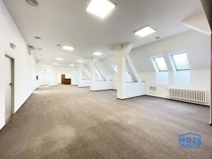 Pronájem kanceláře, Plzeň - Jižní Předměstí, náměstí T. G. Masaryka, 365 m2