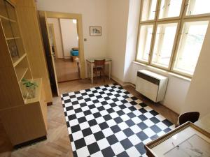 Pronájem bytu 2+1, Praha - Žižkov, Ambrožova, 64 m2