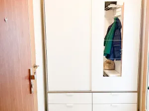 Pronájem bytu 1+kk, Praha - Hloubětín, Nademlejnská, 31 m2