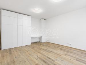 Pronájem bytu 3+1, Praha - Vinohrady, Římská, 74 m2