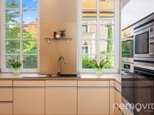 Prodej vily, Praha - Dejvice, V Šáreckém údolí, 459 m2