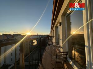 Pronájem bytu 2+kk, Praha - Libeň, náměstí Dr. Václava Holého, 47 m2