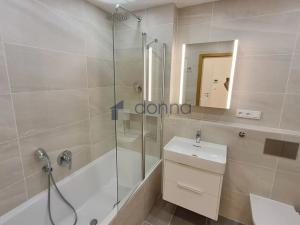 Pronájem bytu 2+kk, Praha, Mužíkova, 54 m2