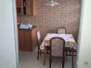 Pronájem bytu 3+1, Praha - Troja, Krosenská, 64 m2