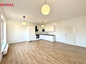 Pronájem bytu 2+kk, Karlovy Vary, Šumavská, 65 m2