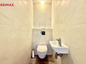 Pronájem bytu 2+kk, Karlovy Vary, Šumavská, 65 m2