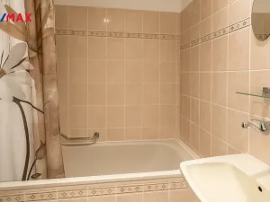 Prodej bytu 3+1, Karlovy Vary, Raisova, 84 m2