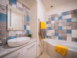 Prodej bytu 2+kk, Praha - Nusle, náměstí Generála Kutlvašra, 50 m2