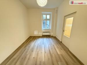 Pronájem bytu 1+kk, Praha - Smíchov, Drtinova, 27 m2