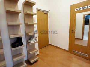 Pronájem bytu 1+kk, Praha, Březenská, 66 m2