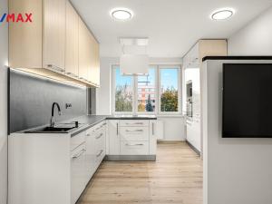 Prodej bytu 3+kk, Pardubice - Polabiny, Družstevní, 51 m2