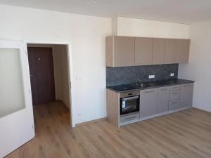 Pronájem bytu 1+kk, Praha - Černý Most, Dobrovolného, 32 m2