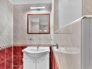 Pronájem bytu 1+1, Trutnov, Fialková, 34 m2