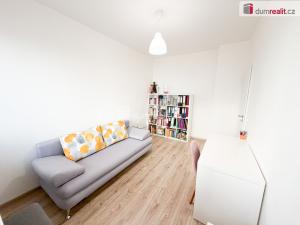 Pronájem bytu 3+kk, Praha - Hloubětín, Saarinenova, 80 m2