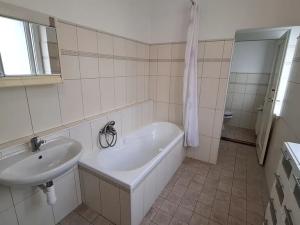 Pronájem bytu 3+1, Plzeň, Pod Záhorskem, 100 m2