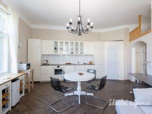 Pronájem bytu 2+kk, Praha - Vinohrady, Na Kozačce, 52 m2