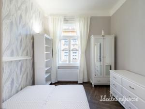 Pronájem bytu 2+kk, Praha - Vinohrady, Na Kozačce, 52 m2