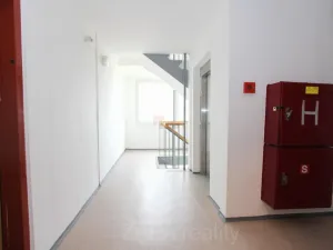 Pronájem bytu 2+kk, Praha - Bohnice, Ratibořská, 42 m2