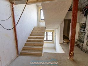 Prodej ubytování, Znojmo, Suchohrdelská, 1550 m2