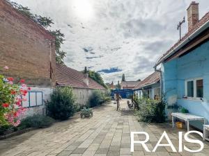 Prodej komerční nemovitosti, Hajany, 693 m2