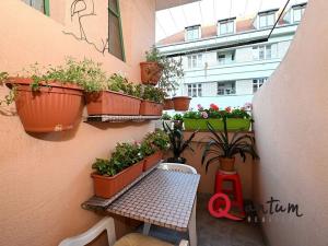 Pronájem bytu 1+1, Praha - Holešovice, Stupkova, 53 m2