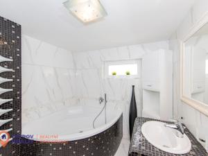 Prodej vícegeneračního domu, Všemina, 286 m2